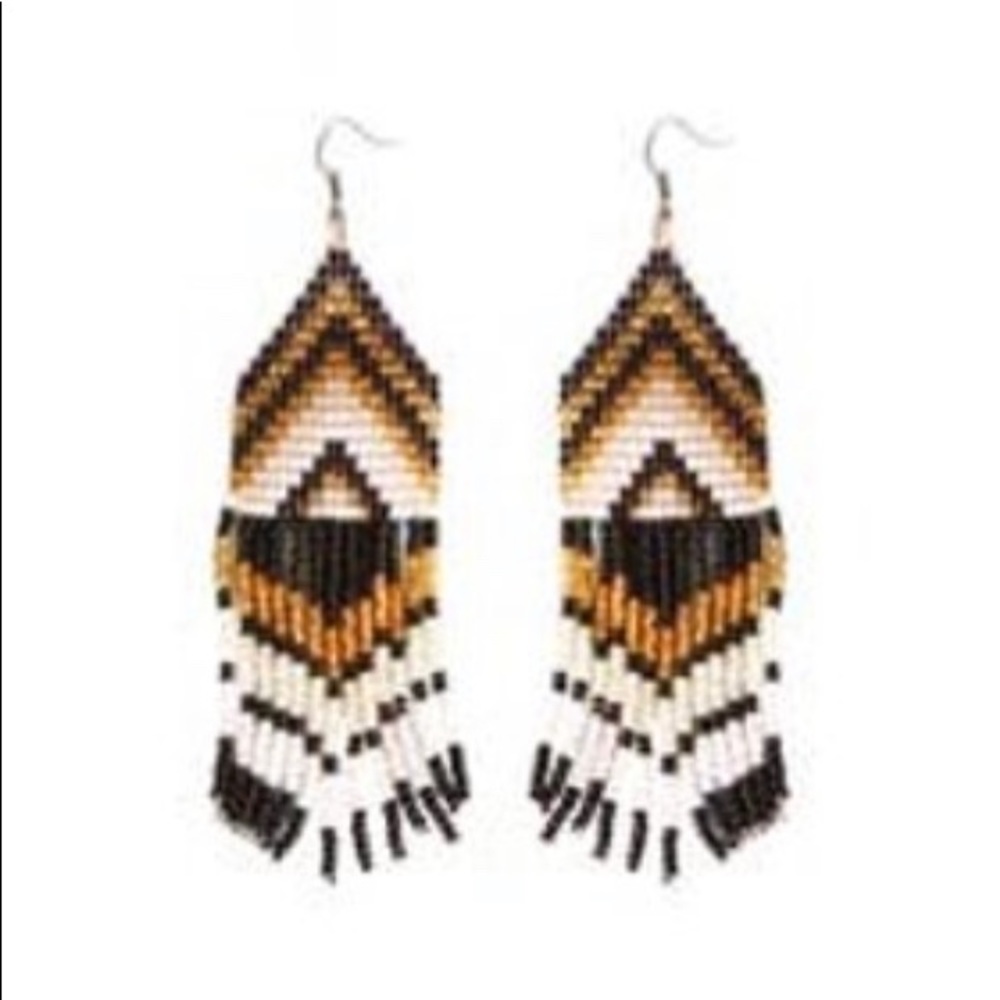 Exito Black Earrings